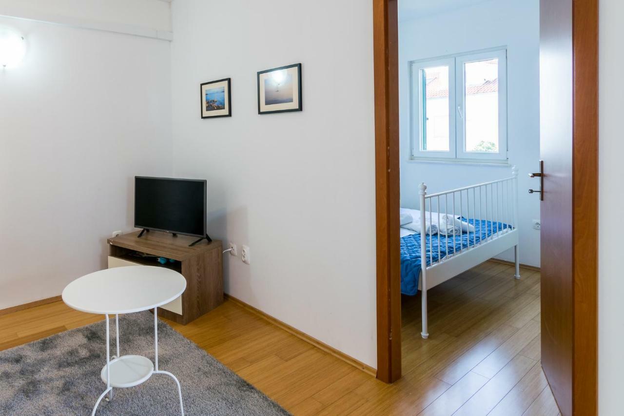 Apartman Emil Supetar Exterior foto